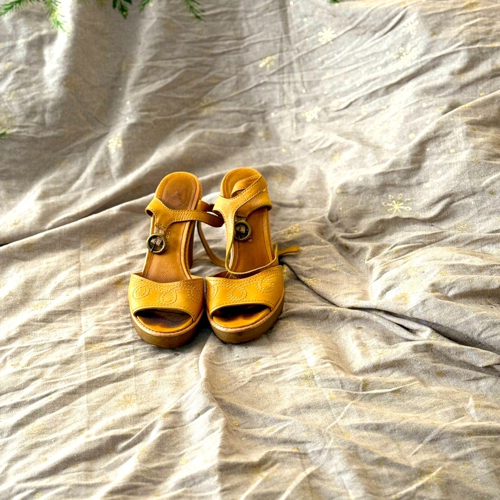 Marc Jacobs Hand Tooled Leather Wedge Sandals US9